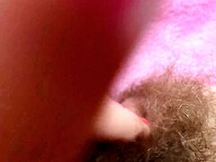Grosser kitzler, Fingern, Behaart, Hd, Orgasmus, Muschi, Solo, Weibliche ejakulation
