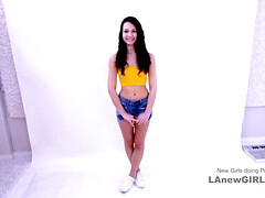 素人, デカチン, フェラチオ, 口内発射, カワイイ, 手コキする, 小柄, ティーン