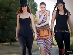 Culo grande, Tetas grandes, Penetracion con dedos, Lamidas, Lencería, Madres para coger, Estriptis, Tetas