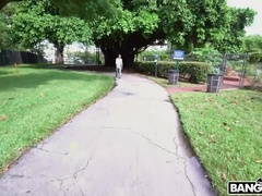 Gros seins, Brunette brune, Éjaculation interne, Hd, De plein air, Public