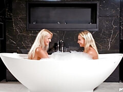 デカ尻, デカパイ, ブロンド, 指いじり, レズビアン, オマンコ, ガリガリ, ティーン