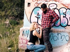 美女, ポルノスター, 公共