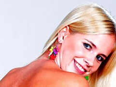 ブロンド, 指いじり, 目瞪口呆, 手コキする, オナニー, ストリッピング, ティーン, オッパイの