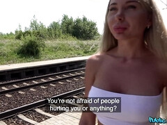 Grosse titten, Blondine, Hundestellung, Hardcore, Öffentlich, Muschi, Titten, Nass