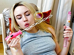 Leie, Blondine, Fingern, Masturbation, Natürlichen titten, Solo, Entkleiden, Titten