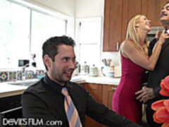 Gros cul, Brunette brune, Cocu, Branlette thaïlandaise, Mère que j'aimerais baiser, Réalité, Jarretelles, Nénés