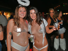 Chica, Culo grande, Tetona, Universidad, Despelote, Tetas naturales, Fiesta, Coño