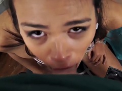 Sucer une bite, Brunette brune, Doigter, Pov, Adolescente