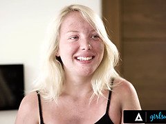 Grosser arsch, Fingern, Lesbisch, Lecken, Milf, Realität, Jungendliche (18+), Flotter dreier