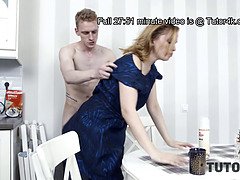 Blondine, Hundestellung, Hd, Küche, Russisch, Strümpfe, Ablutschen, Lehrer