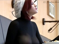 Enthousiasteling, Grote mammen, Openbaar, Roodharige vrouw, Alleen