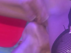 Brunette brune, Lesbienne, Lingerie, Piercing, Tatouage