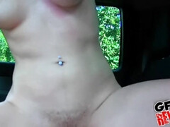 Blasen, Braunhaarige, Aufs gesicht abspritzen, Masturbation, Im freien, Piercing, Realität, Dürr