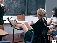 18 ans, Femme couguar, Doigter, Groupe, Hard, Petite femme, Chatte, Étudiant