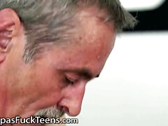 デカチン, フェラチオ, チン, バック, なめる, 自然山雀, 小柄, オマンコ