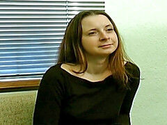 18 jahre, In den arsch, Hinter den kulissen, Braunhaarige, Dildo, Erstes mal, Hd, Rasiert