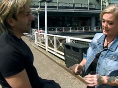 Grote mammen, Blond, Rondborstig, Sperma shot, Hondjeshouding, Dik, Buiten, Tieten likken