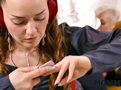 Tromperie, Femme couguar, Queue, Mature, Maman, Naturelle, Seins naturels, Nénés