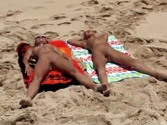 Culo, Chica, Playa, Culo grande, Tetas grandes, Loco, Lesbiana, Desnudo