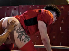 Anal, Lécher le cul, Sucer une bite, Homosexuelle, Branlette thaïlandaise, Interracial, Tatouage