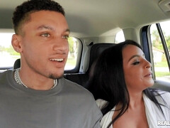 Salle de bains, Voiture, Rondelette, Gode, Poilue, Hard, Seins naturels, Tatouage