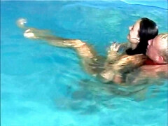 Grosse titten, Braunhaarige, Hardcore, Milf, Pissen, Pool