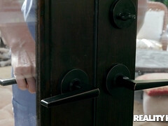 デカパイ, 茶髪の, 顔面騎乗, 顔射, 手コキする, マッサージ, ガリガリ, タトゥー