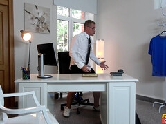 Blondine, Blasen, Deutsch, Absätze, Masturbation, Natürlichen titten, Büro, Rock