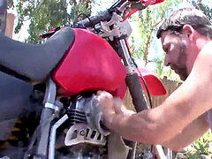 Sucer une bite, Tir de sperme, Nénés