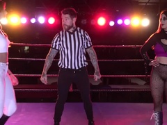 Arsch, Grosse titten, Britisch, Fetisch, Fingern, Lecken, Natürlichen titten, Tätowierung