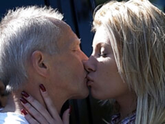 Blondine, Auto, Handjob, Küssen, Im freien, Rasiert, Jungendliche (18+), Titten