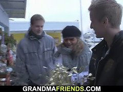 Минет, Постарше, Зрелые, Милф, Два парня и девушка, Мамочка, Реалити, Втроем