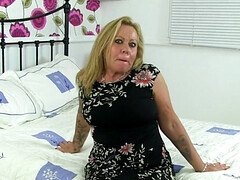 Britannique, Brunette brune, En gros plan de très près, Femme couguar, Mamie, Mature, Maman, Chatte