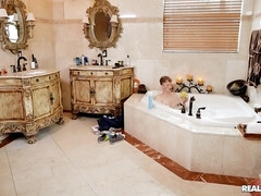 Badkamer, Pijpbeurt, Rondborstig, Moeder die ik wil neuken, Kut duiken, Rijden