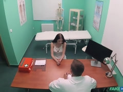 Enthousiasteling, Pijpbeurt, Arts, Hondjeshouding, Sperma in gezicht, Handbeurt, Verpleegster, Gezichtspunt