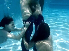 Tetas grandes, Morena, Acercamiento, Lamidas, Piscina, Coño, Pelirrojo, Tetas