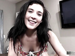 Amateur, Sucer une bite, Brunette brune, En levrette, Seins naturels, Petite femme, Pov, Maigrichonne