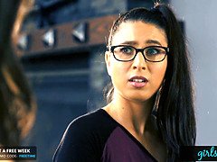 Grosse titten, Braunhaarige, Küssen, Lesbisch, Natürlichen titten, Muschi, Realität, Schreiend