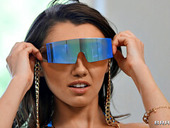 Bikini, Morena, Gafas, Tacones, Bragas, Perforación, Tatuaje, Tetas