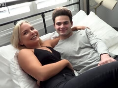 Grosser arsch, Blondine, Blasen, Hundestellung, Handjob, Lecken, Muschi, Titten