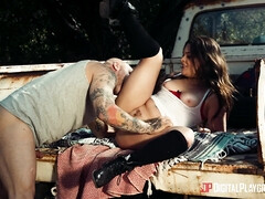 Жопа, В машине, Латиноамериканки, Лизание, Пирсинг, Носки, Тату, Сиськи