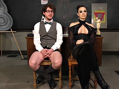 Bondage domination sadisme masochisme, Sucer une bite, Pieds, Femme dominatrice, Fétiche, Strapon, Étudiant, Tatouage