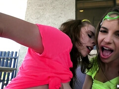 Culo, Bikini, Mamada, Morena, Al aire libre, Coño, Trio, Tetas