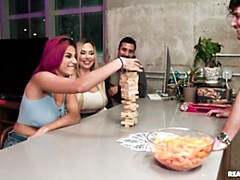 Grote mammen, Vingeren, Zoenen, Lesbisch, Likken, Ondergoed, Masturbatie, Kut duiken