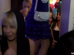 茶髪の, 着衣女と全裸男, グローブ, グループ, なめる, 穴開きパンティ, ストッキング, フェラする