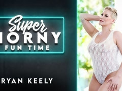 Gros cul, Gros seins, Branlette thaïlandaise, Masturbation, Mère que j'aimerais baiser, Solo, Dénudage, Webcam