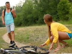 Cul, Sucer une bite, Brunette brune, Mignonne, Embrassement, De plein air, Rasée, Nénés