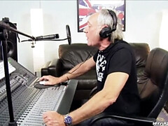 Большие сиськи, Блондинки, Британки, Хд, Реалити, Чулки, Втроем