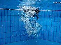 Chica, Tetas grandes, Bikini, Rubia, Lesbiana, Pequeña, Piscina, Flaco