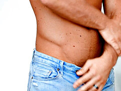 Amateur eager jock wanking dick in solo session